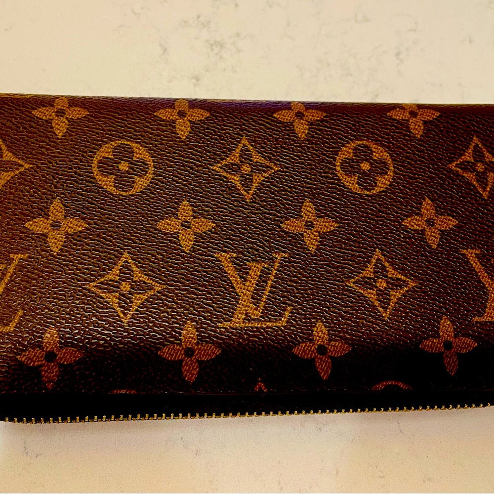 Louis Vuitton Zippy Wallet